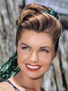 How tall is Esther Williams?